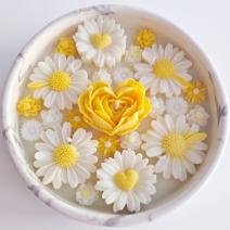 Bougie Brise des Prés - Blanc / Argent / Jaune / Coton